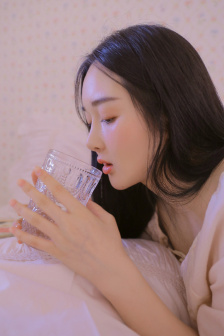一夜被三个男人灌满了